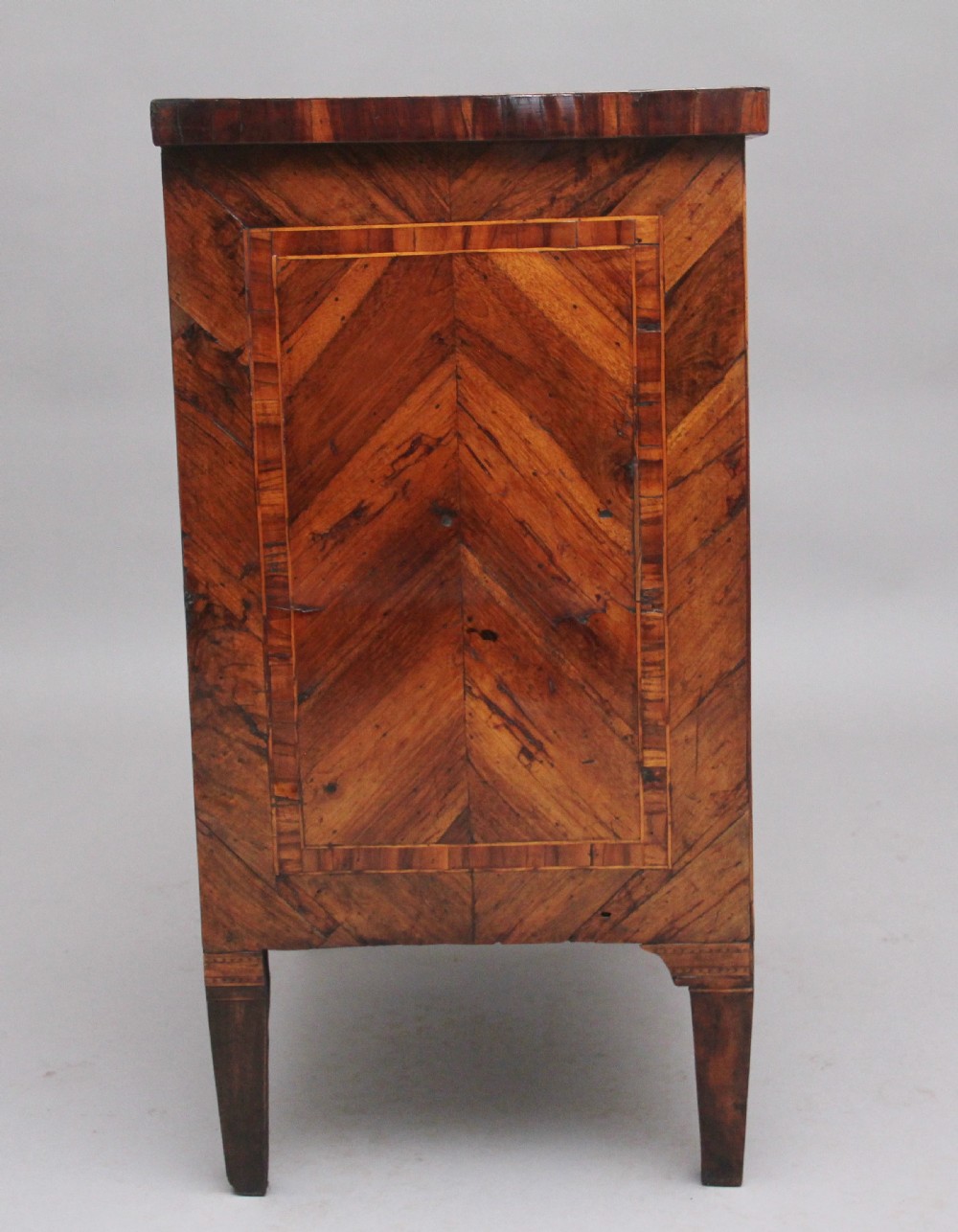 18th Century Italian Kingwood cabinet View VIII