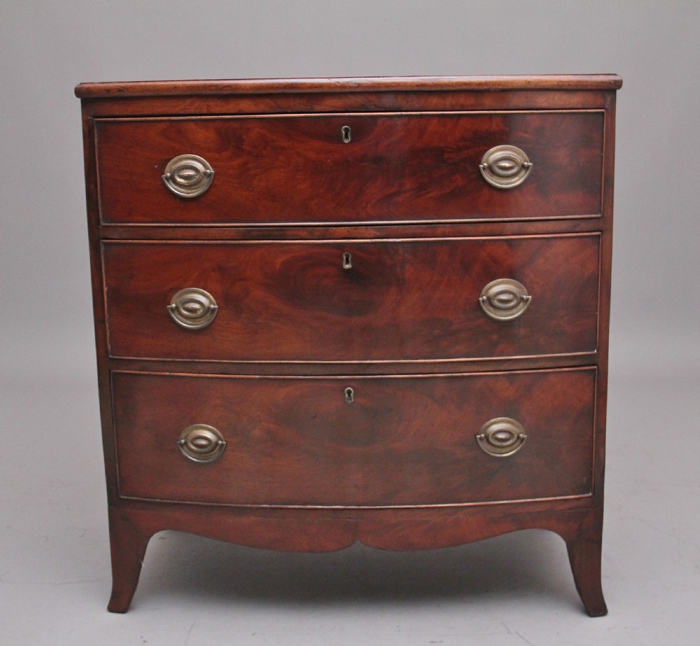 Early 19th Century mahogany bowfront chest of drawers