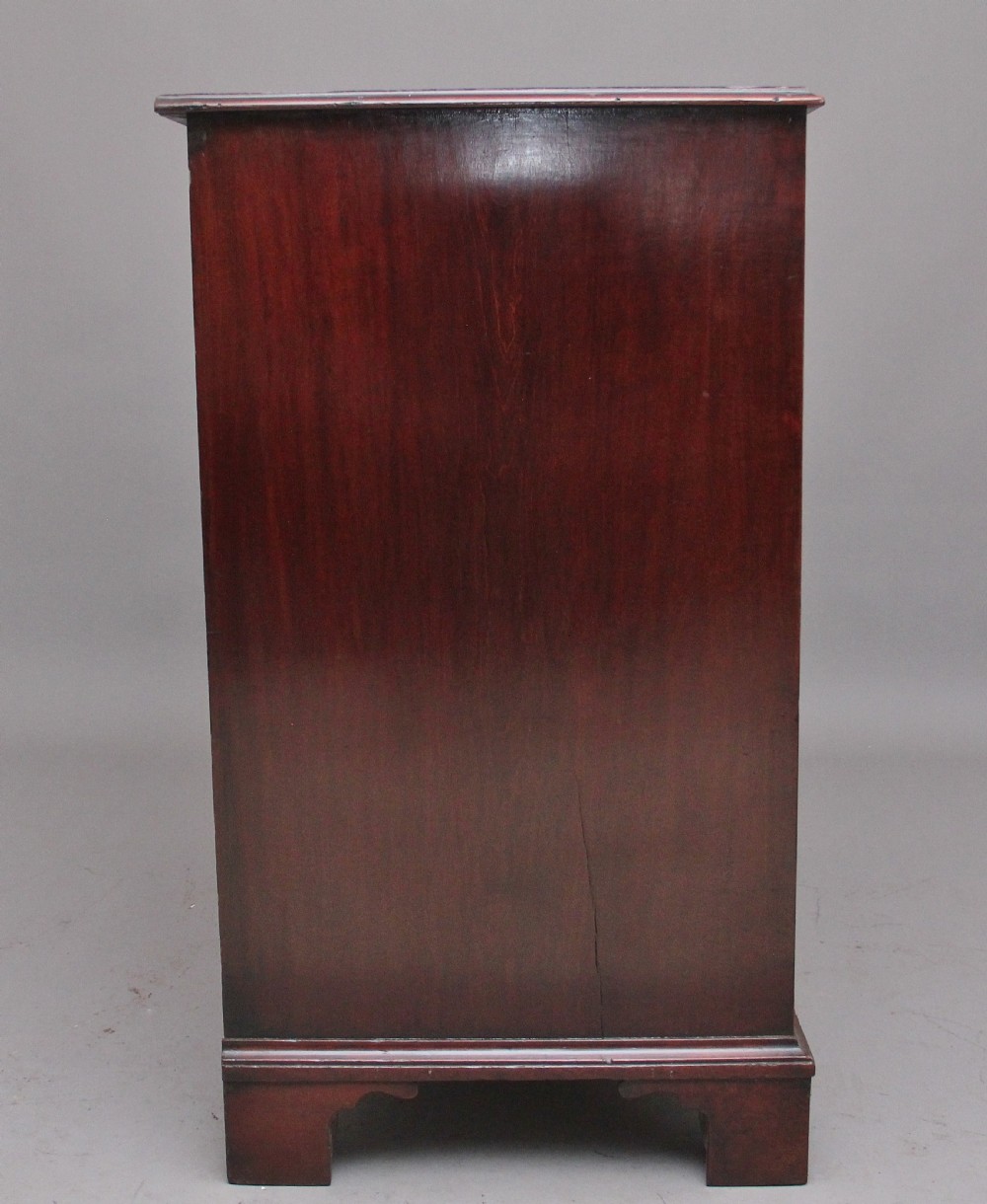 18th Century mahogany chest of drawers View IV