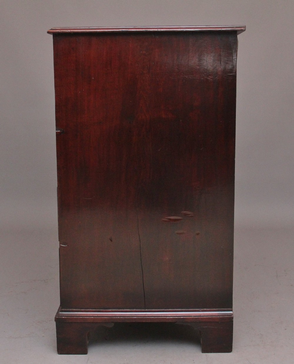 18th Century mahogany chest of drawers View VI