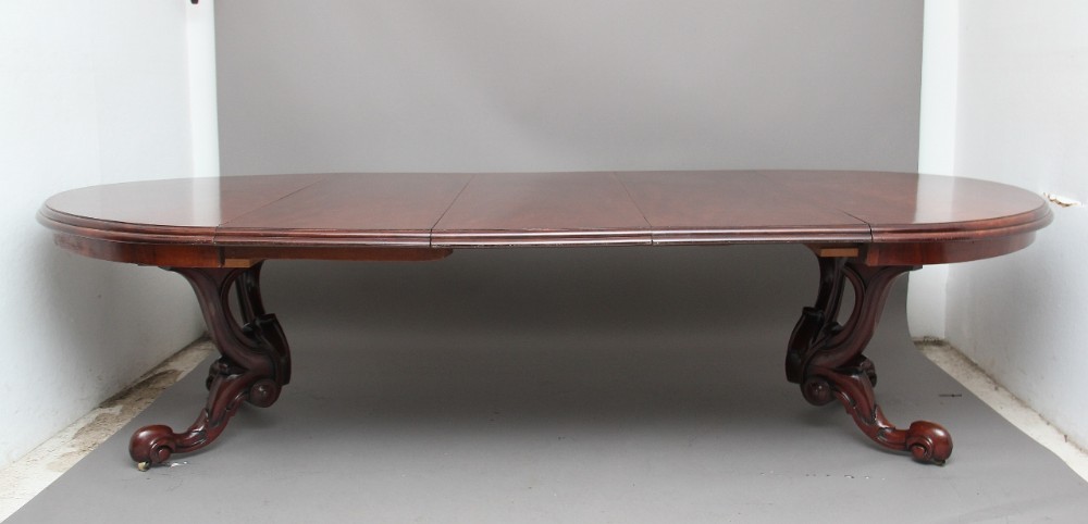 Mid 19th Century mahogany dining table