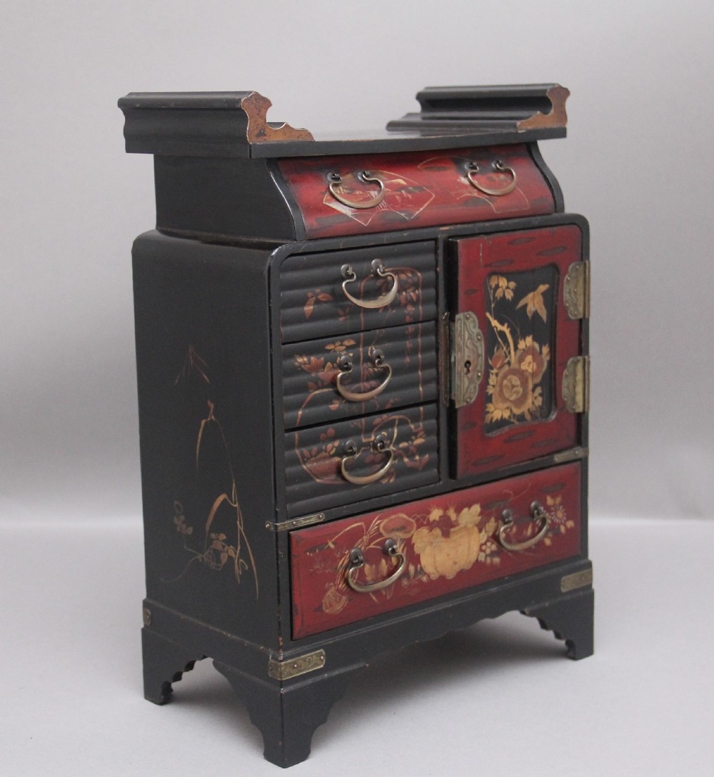19th Century Japanese lacquered table cabinet from the Meiji period