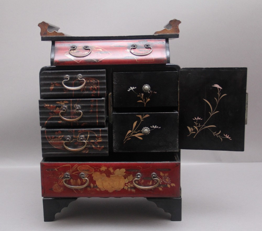 19th Century Japanese lacquered table cabinet from the Meiji period View IV