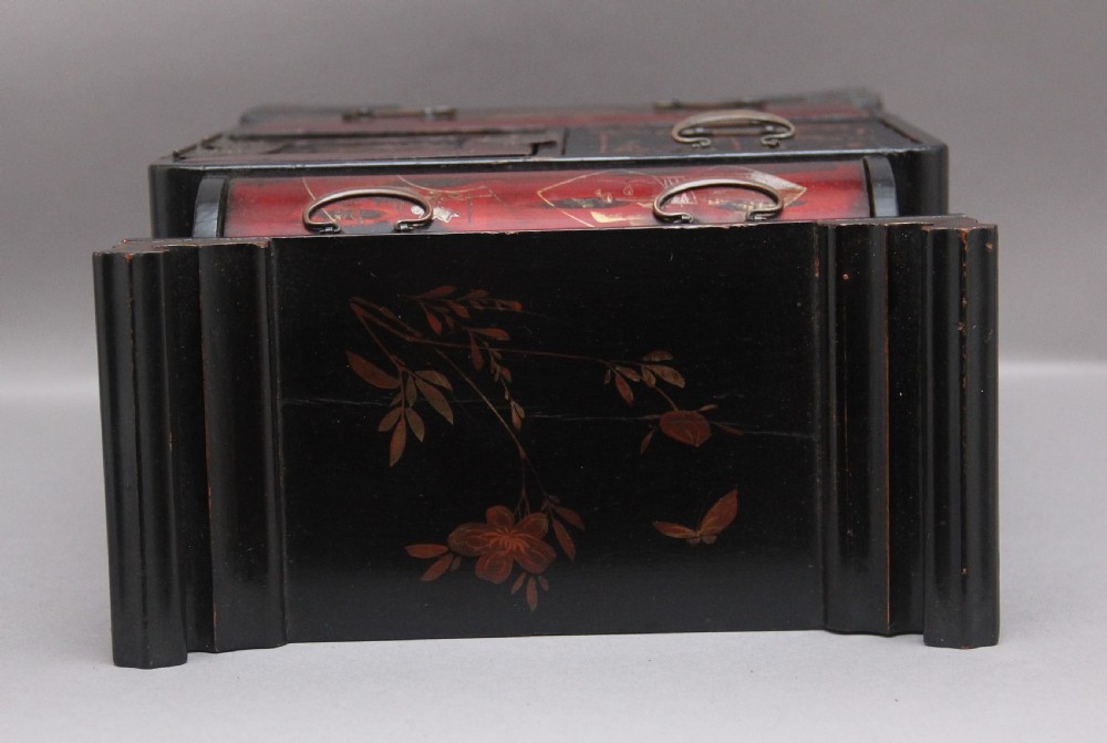 19th Century Japanese lacquered table cabinet from the Meiji period View IX