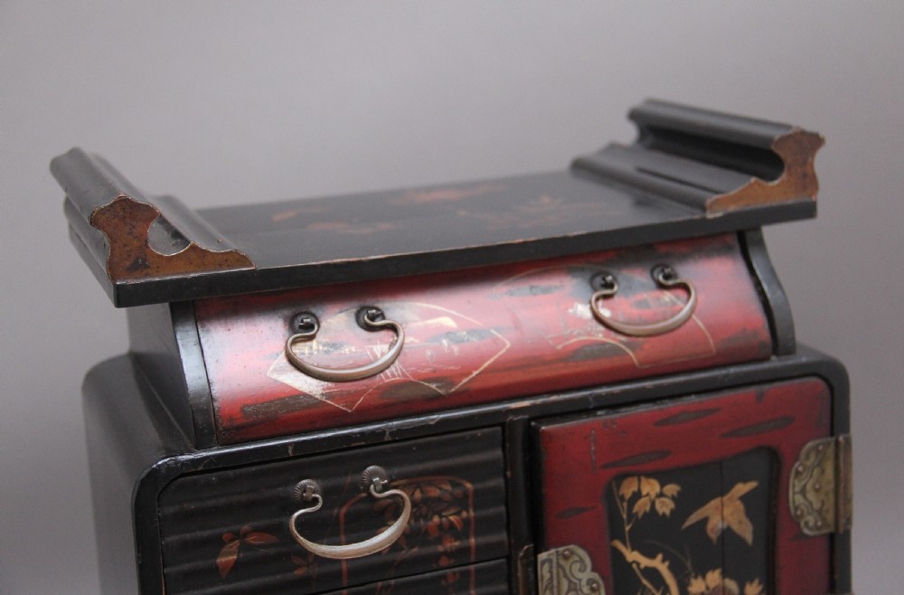 19th Century Japanese lacquered table cabinet from the Meiji period View XI