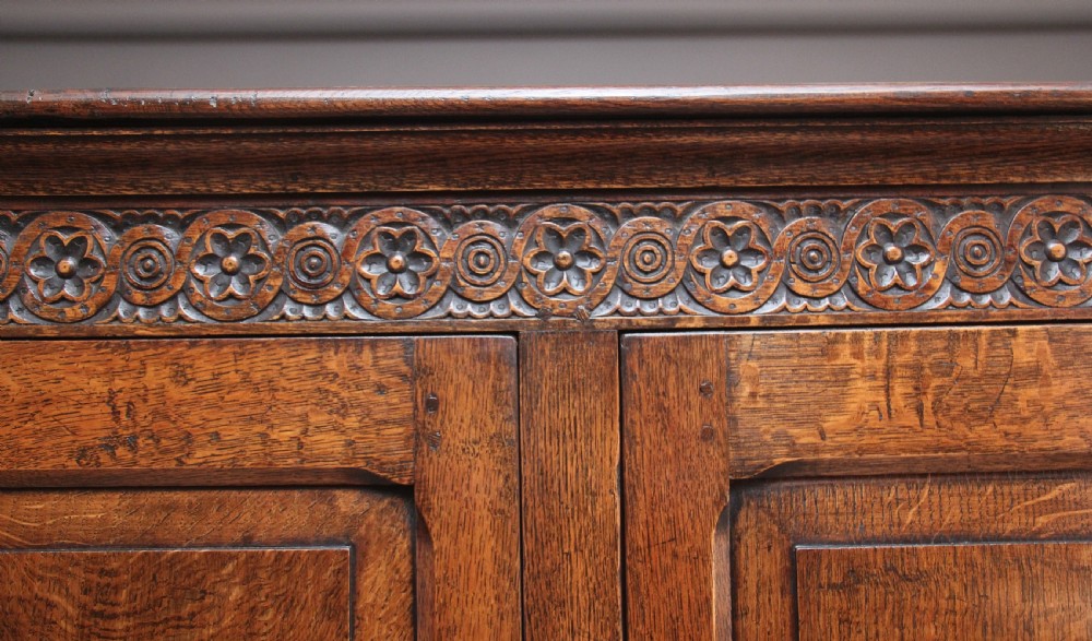 A lovely quality early 20th Century oak wardrobe View IV