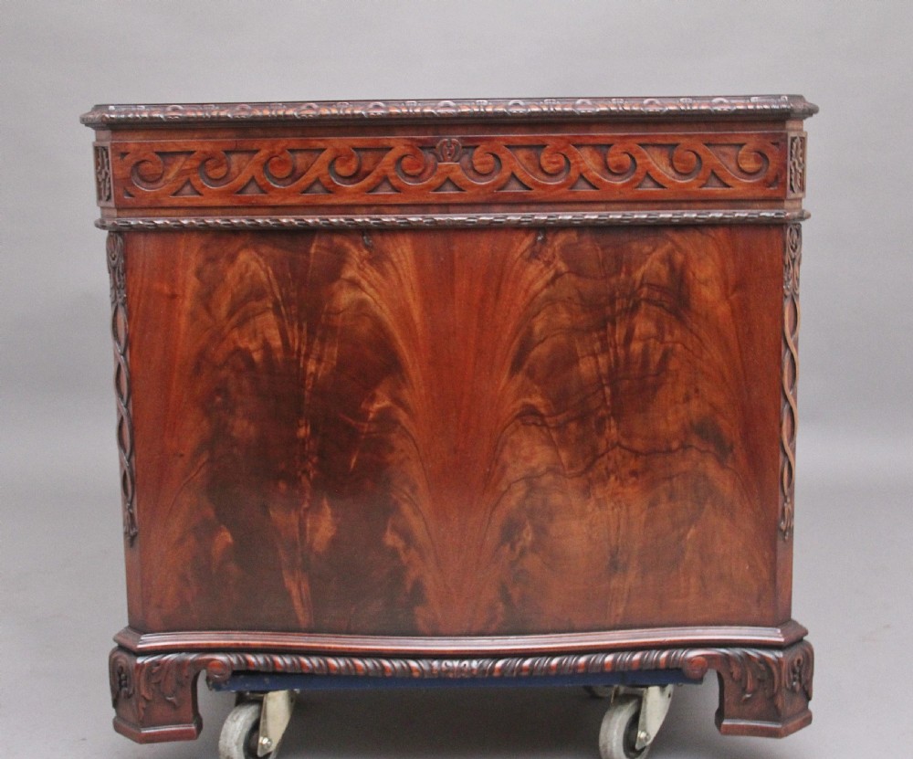 Early 20th Century mahogany desk in the Chippendal style View V