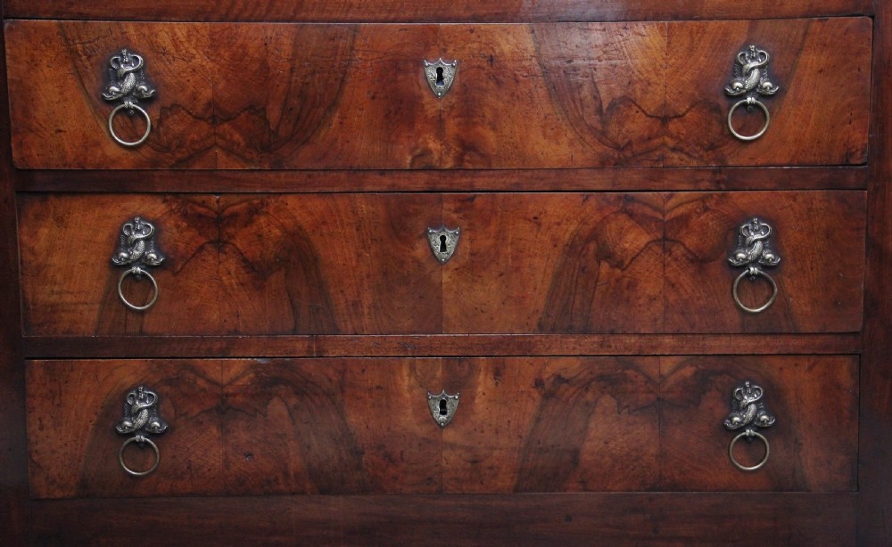 Early 19th Century French walnut chest of drawers View IV