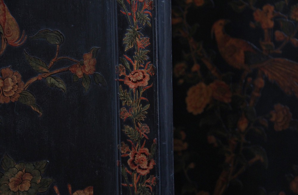19th Century Chinoiserie and black lacquered four panel screen View VIII
