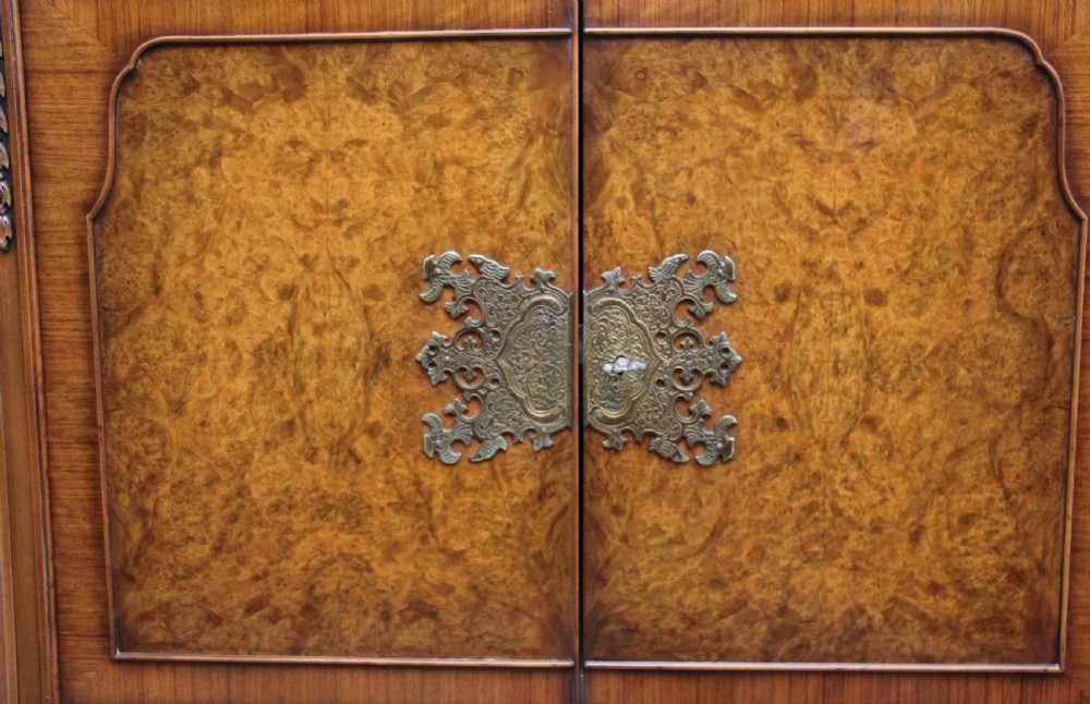 Early 20th Century burr walnut drinks cabinet  View VIII