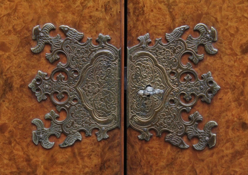 Early 20th Century burr walnut drinks cabinet  View IX