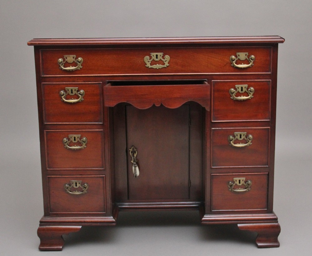 18th Century antique mahogany kneehole desk View III