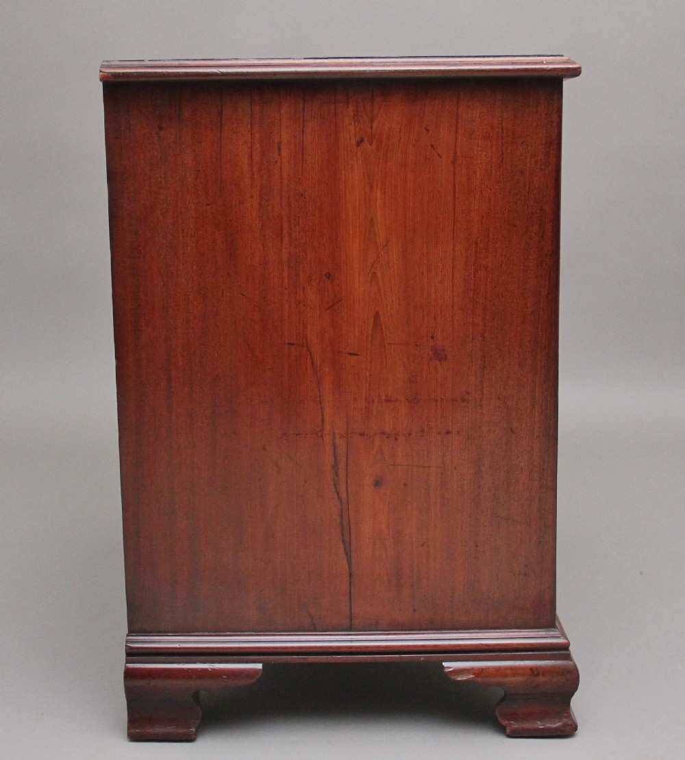 18th Century antique mahogany kneehole desk View IX