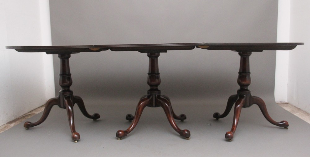 Early 20th Century mahogany three pedestal dining table View IV