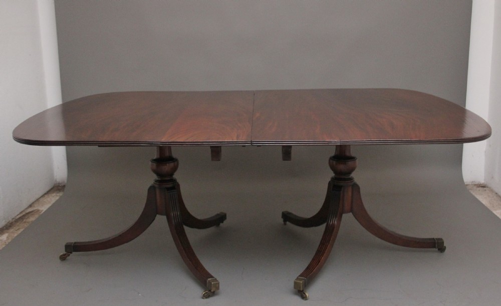Wonderfully figured early 20th Century mahogany dining table View III