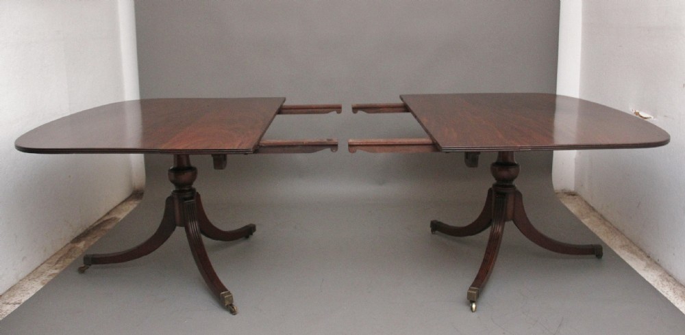 Wonderfully figured early 20th Century mahogany dining table View VI
