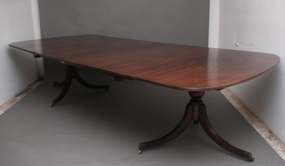 Wonderfully figured early 20th Century mahogany dining table View VIII