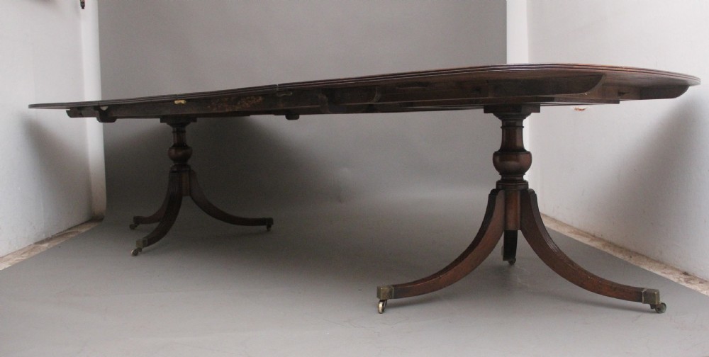 Wonderfully figured early 20th Century mahogany dining table View IX