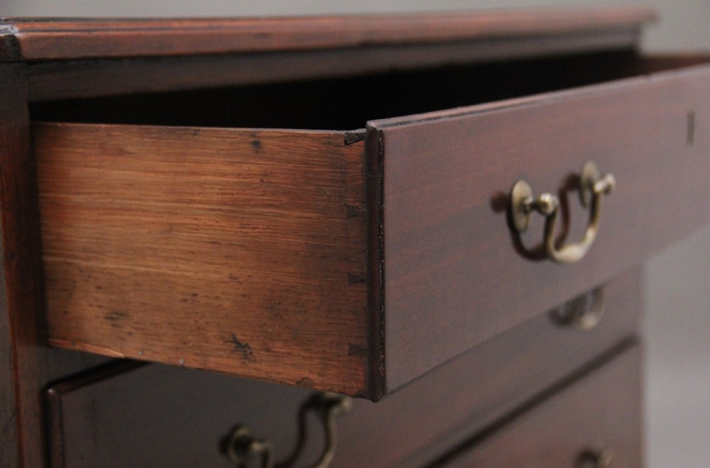18th Century mahogany chest of drawers View IV