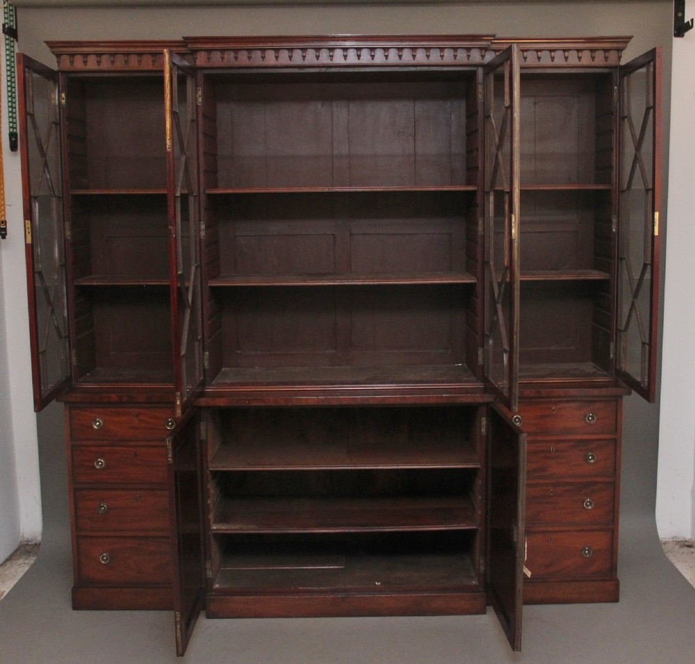 A superb quality early 19th Century mahogany breakfront bookcase View III