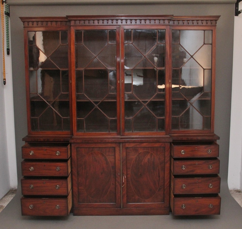 A superb quality early 19th Century mahogany breakfront bookcase View IV