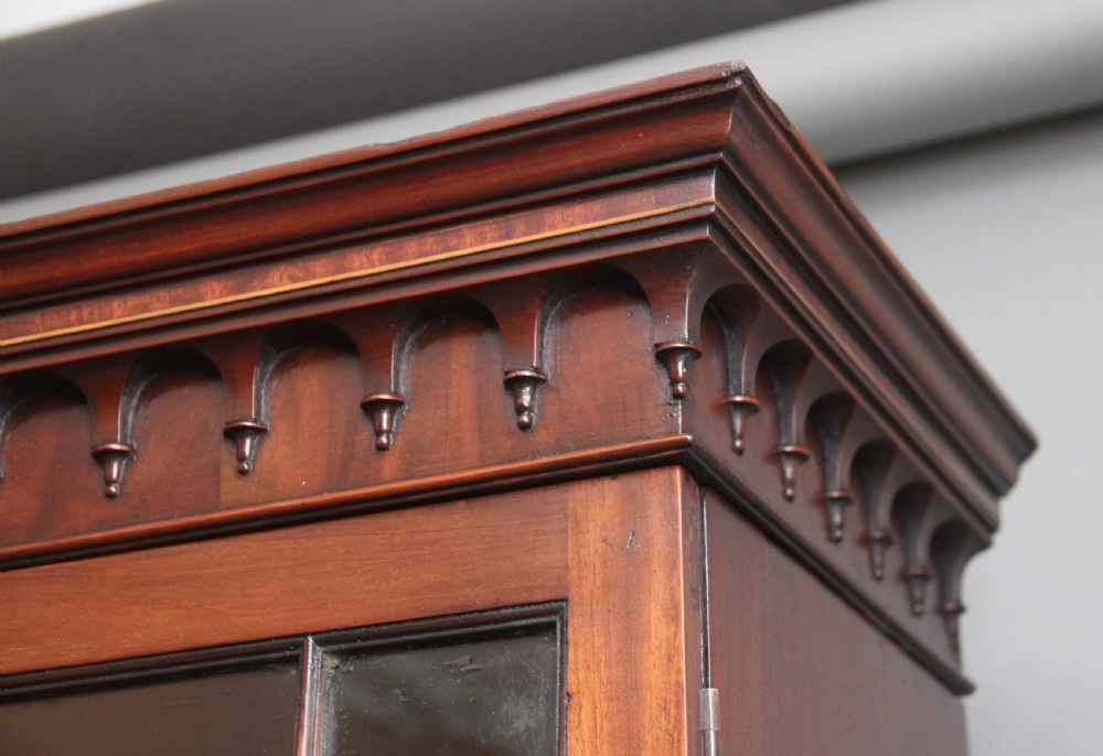 A superb quality early 19th Century mahogany breakfront bookcase View X