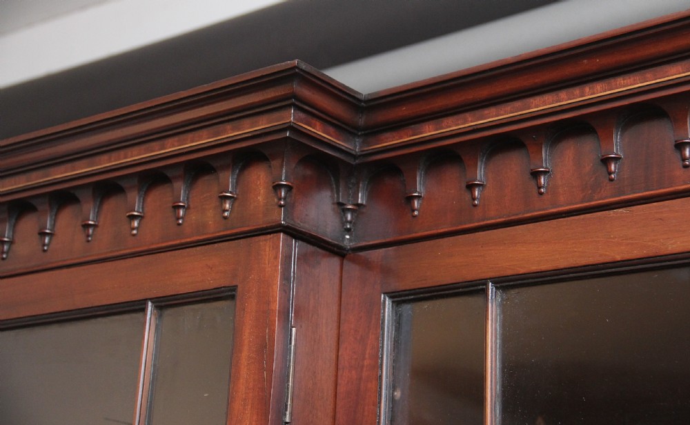A superb quality early 19th Century mahogany breakfront bookcase View XI