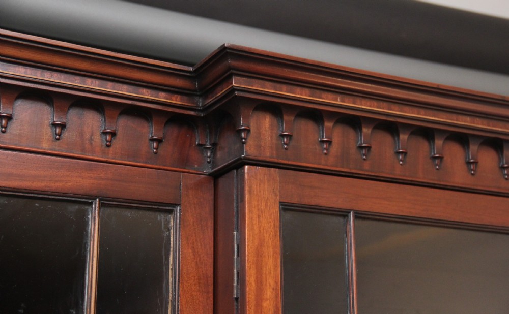 A superb quality early 19th Century mahogany breakfront bookcase View XII