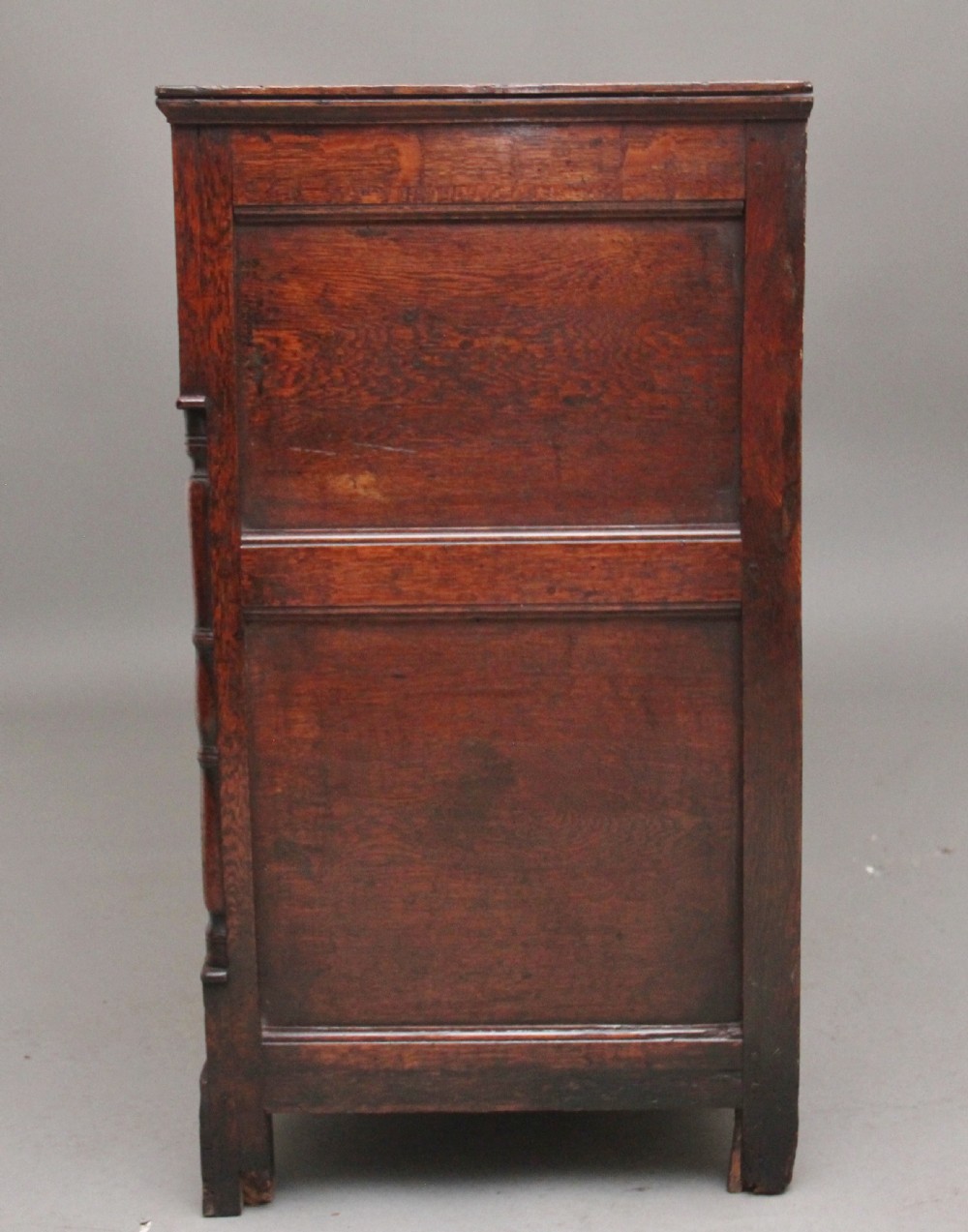 Early 19th Century oak dresser base View V