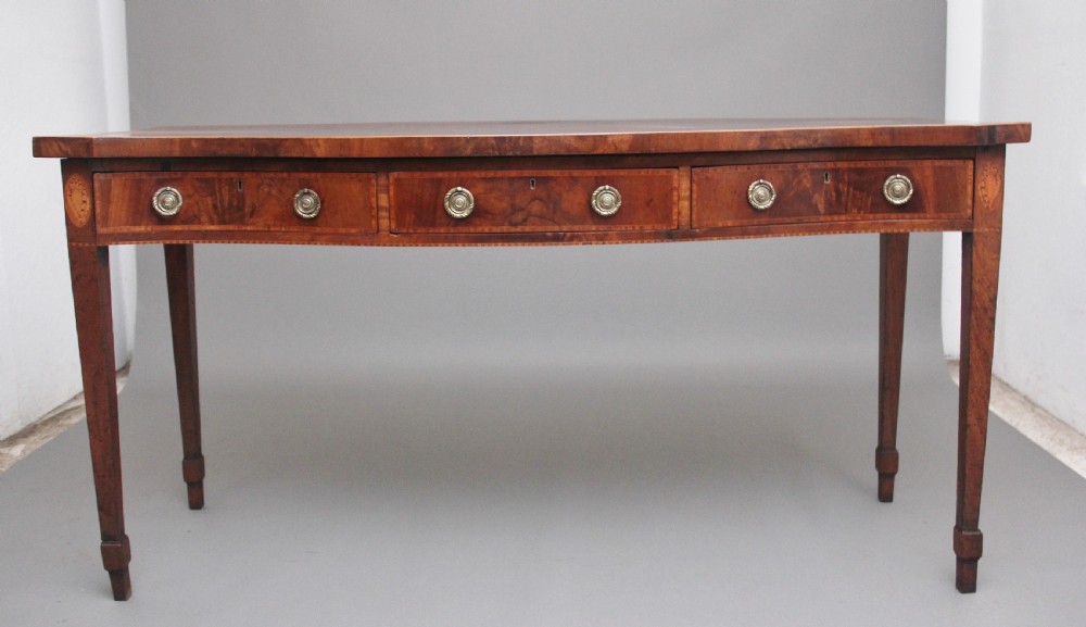 Quality early 19th Century mahogany serpentine serving table