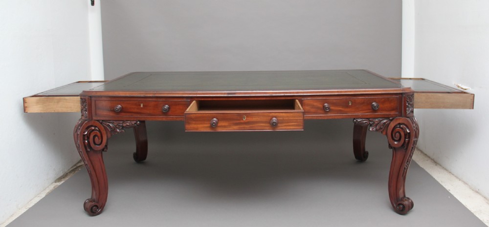 Superb quality large 19th Century mahogany desk View III