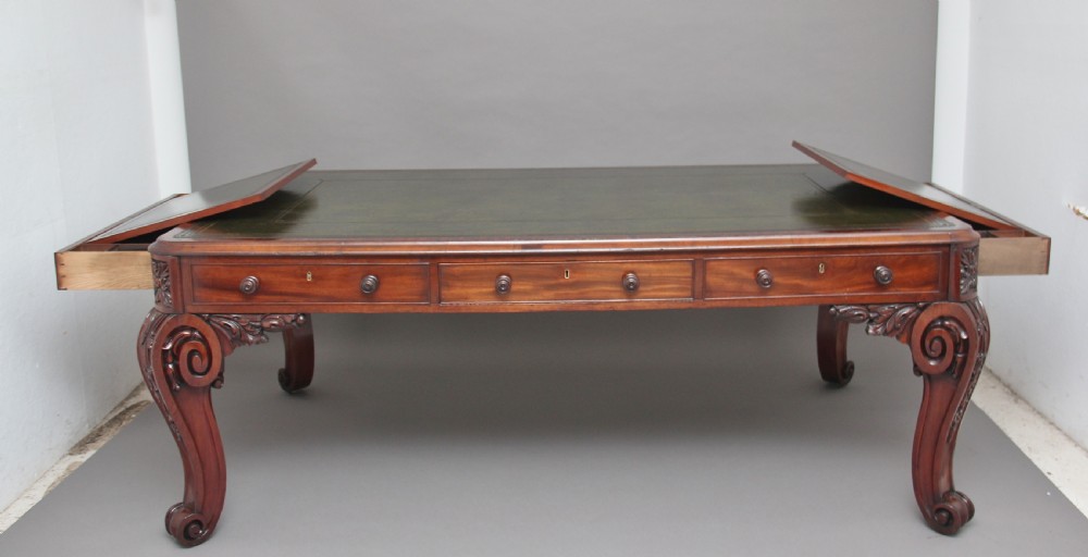 Superb quality large 19th Century mahogany desk View IV