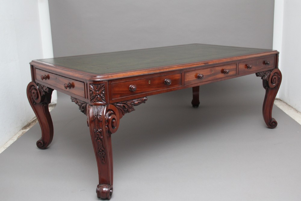 Superb quality large 19th Century mahogany desk View VI