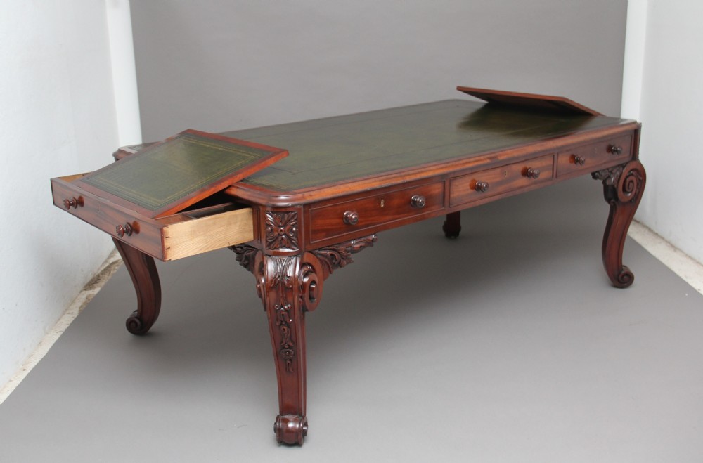 Superb quality large 19th Century mahogany desk View VII