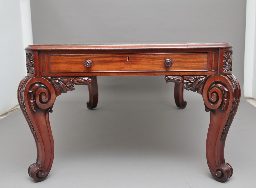 Superb quality large 19th Century mahogany desk View VIII