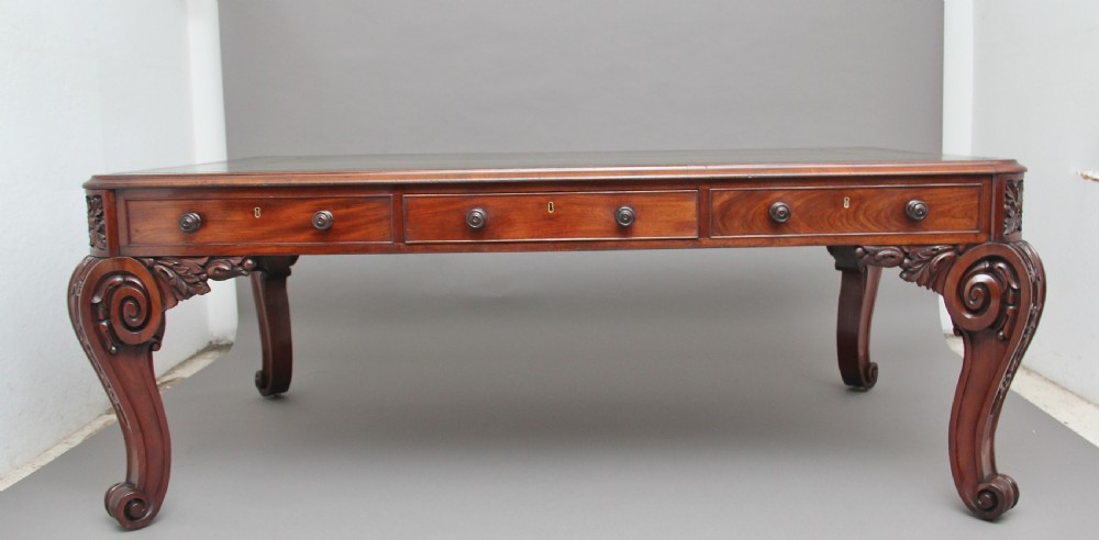Superb quality large 19th Century mahogany desk View IX