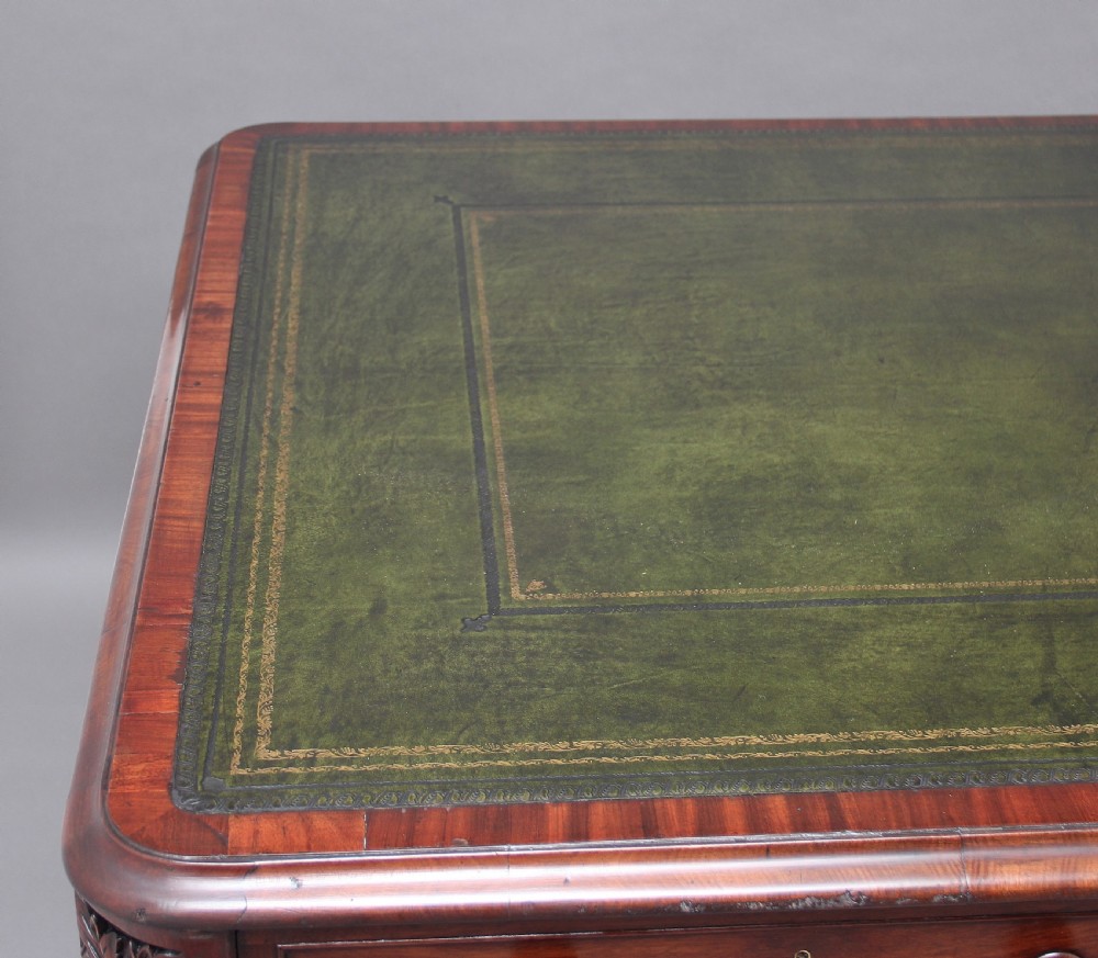 Superb quality large 19th Century mahogany desk View XVI