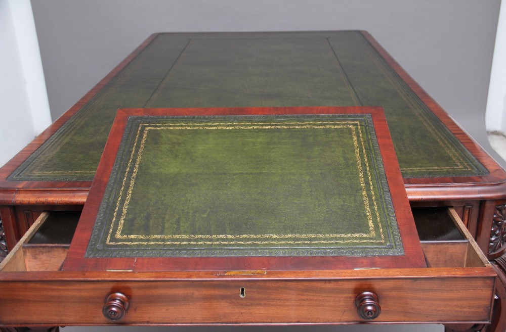 Superb quality large 19th Century mahogany desk View XIX