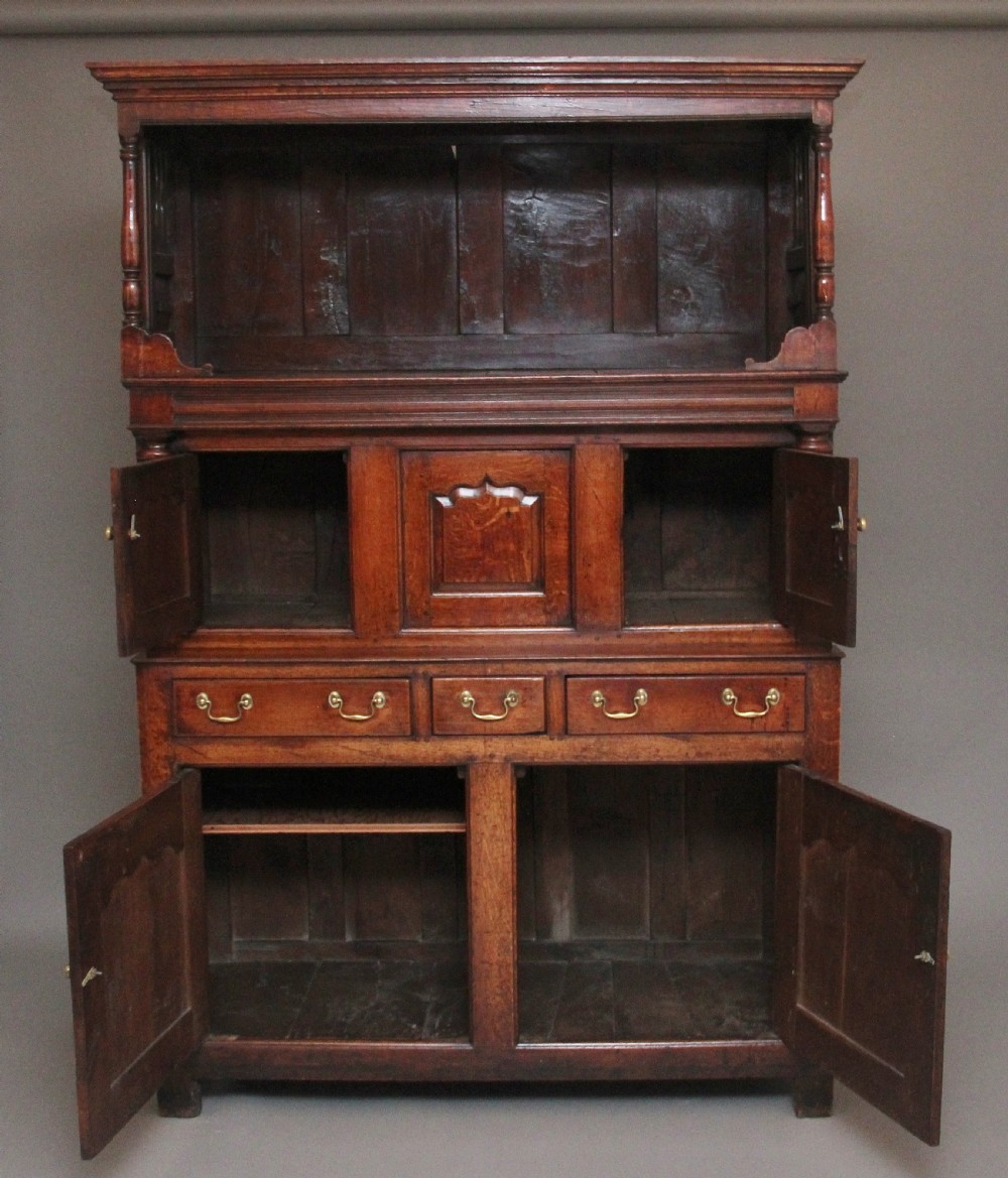 A fabulous quality 18th Century oak tridarn View II