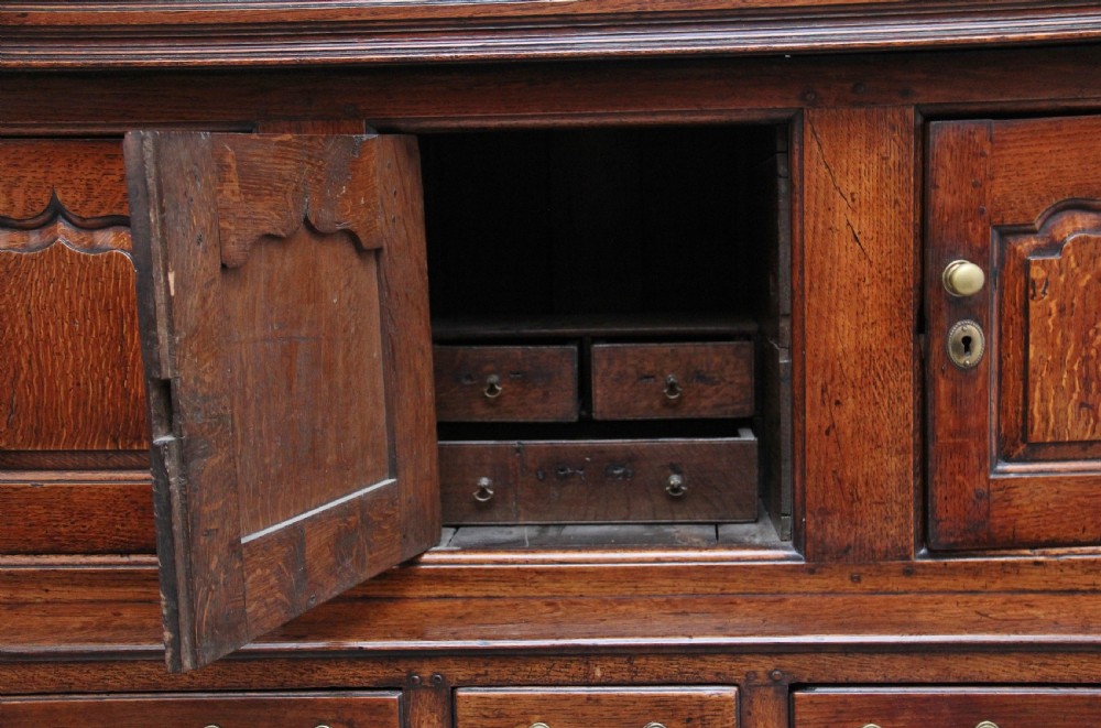 A fabulous quality 18th Century oak tridarn View VIII
