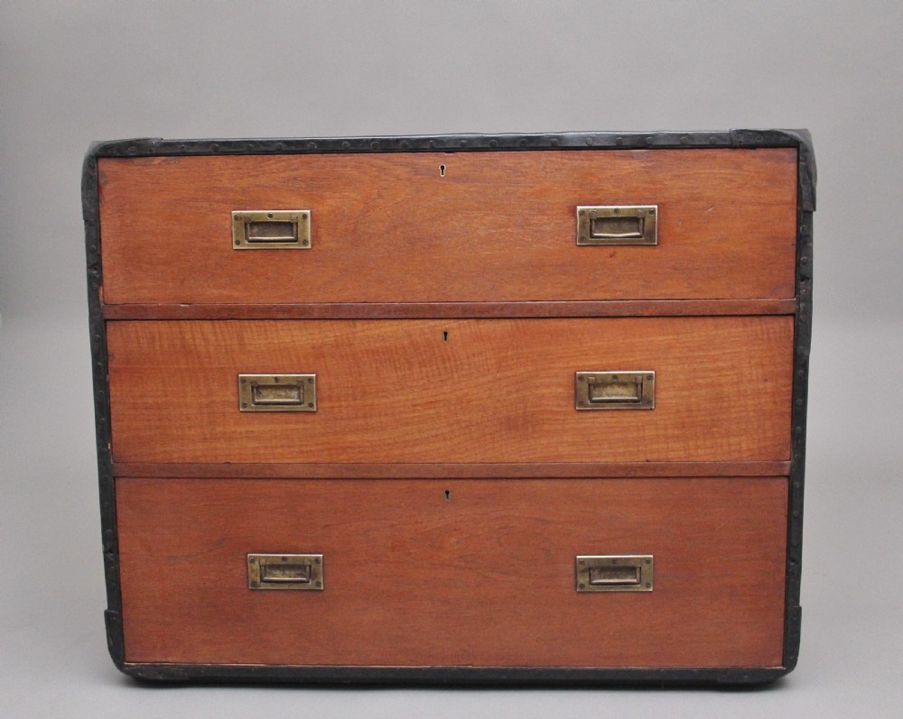 Early 20th Century Anglo-Indian camphor wood campaign chest View III