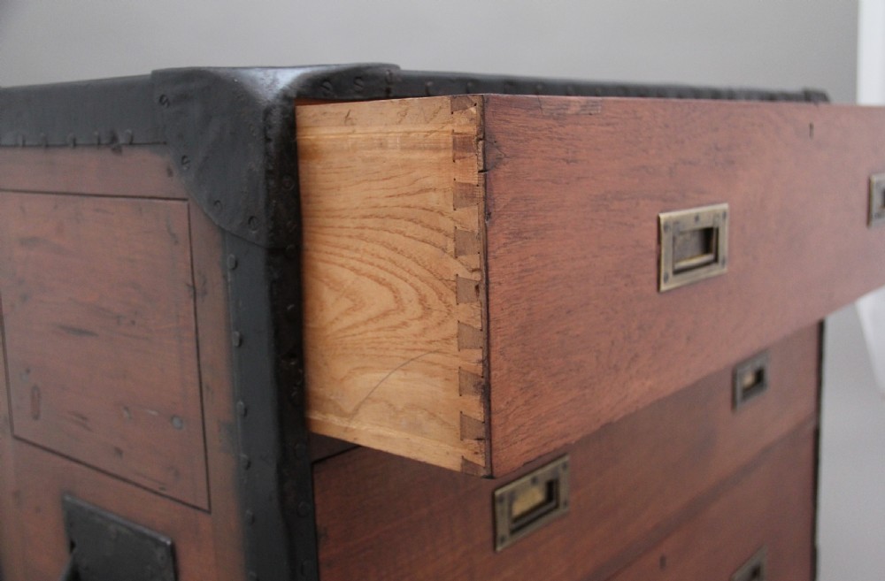 Early 20th Century Anglo-Indian camphor wood campaign chest View IX