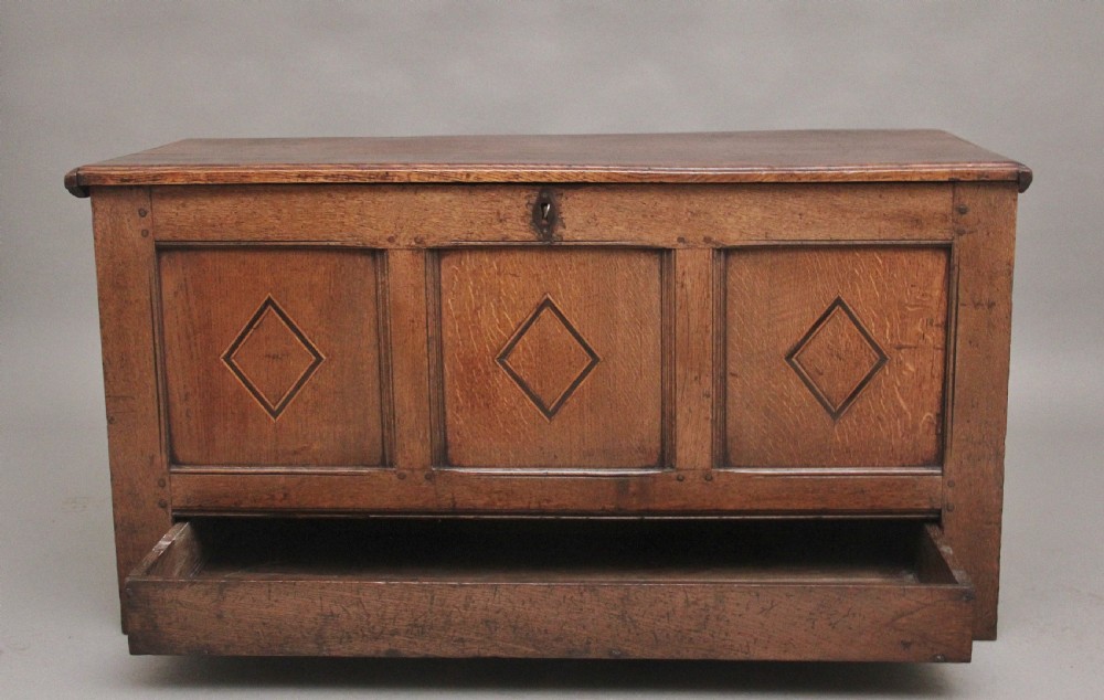 Early 18th Century oak coffer View II