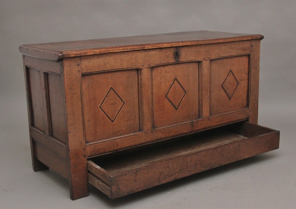 Early 18th Century oak coffer View III