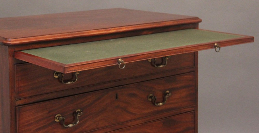 Superb quality 18th Century mahogany chest of drawers View V
