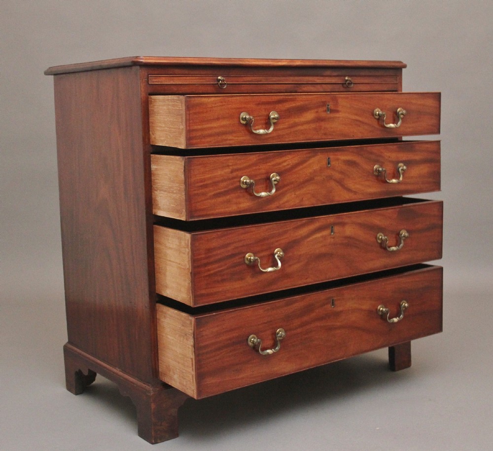 Superb quality 18th Century mahogany chest of drawers View VI