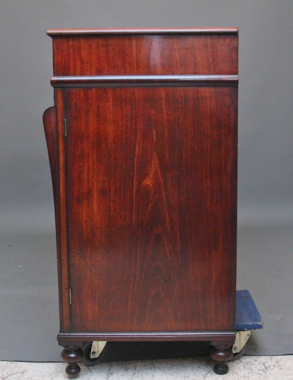 Early 19th Century mahogany pedestal sideboard View XII