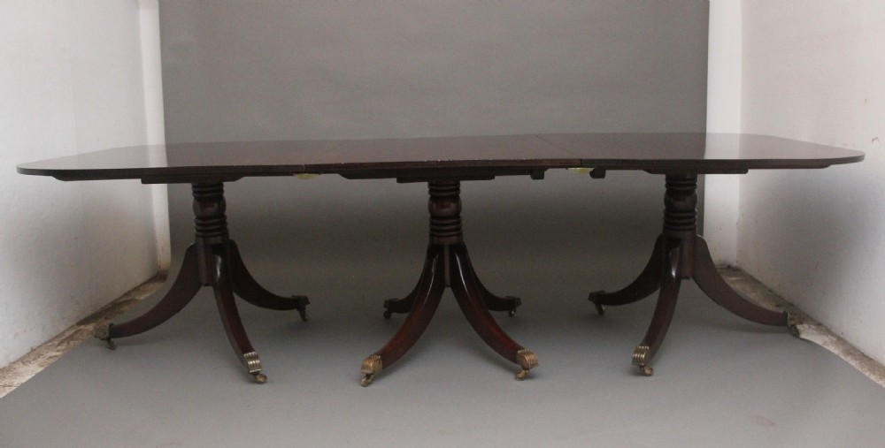 Early 19th Century three pedestal dining table View II