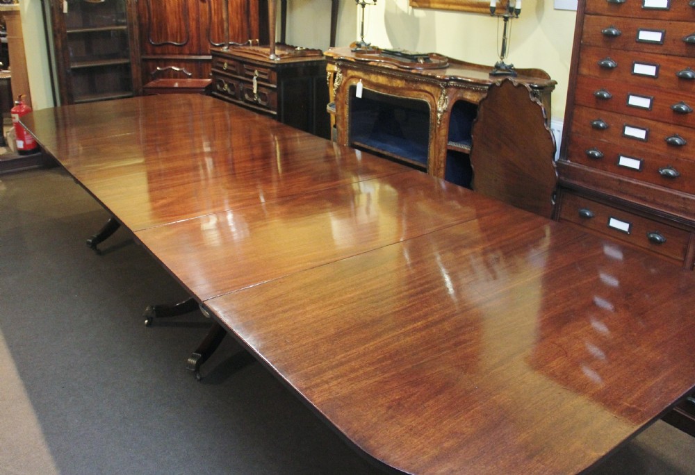 Early 19th Century three pedestal dining table View V