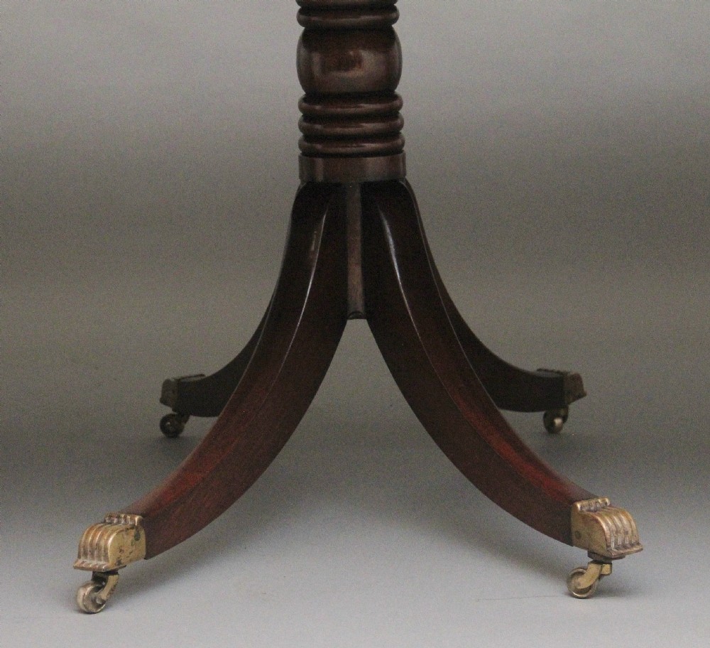 Early 19th Century three pedestal dining table View VI